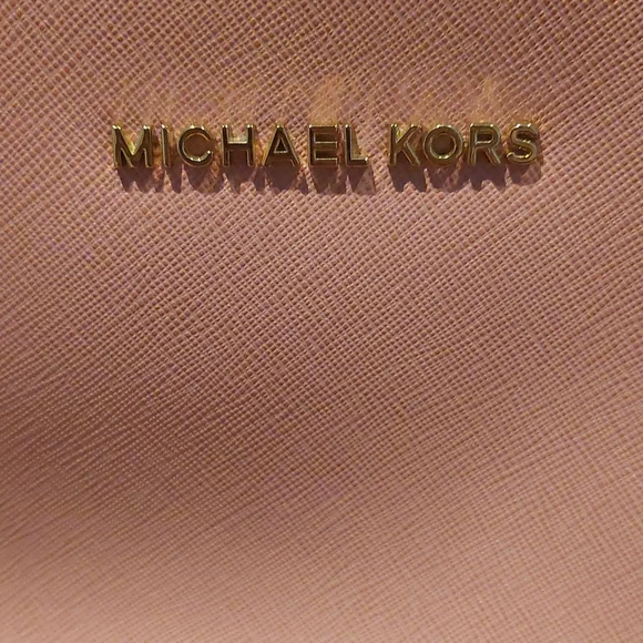 ❣️💫MARK DOWN💫❣️Michael Kors pink bag - Picture 2 of 12